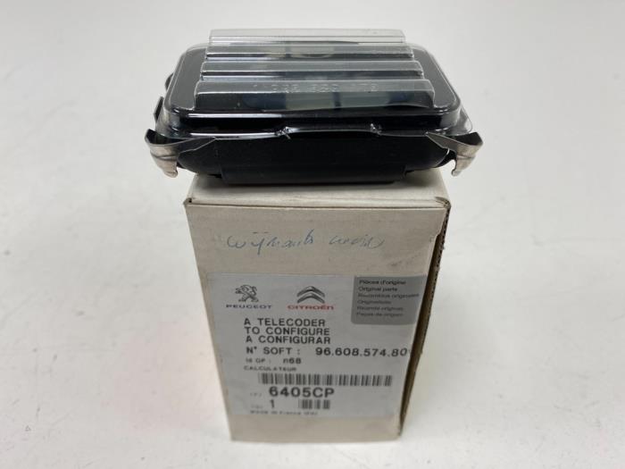 Begagnade Regnsensor Citroen C4 Berline (LC) 1.4 16V Pris € 10,00 Marginaltabell erbjuds av F. van den Mosselaar autodemontage