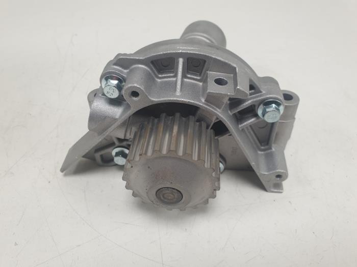 Water pump from a Citroën C4 Picasso (UD/UE/UF) 1.8 16V 2009