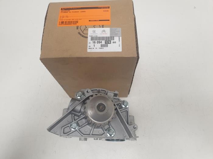 Begagnade Vattenpump Citroen C4 Picasso (UD/UE/UF) 1.8 16V Pris € 35,00 Marginaltabell erbjuds av F. van den Mosselaar autodemontage