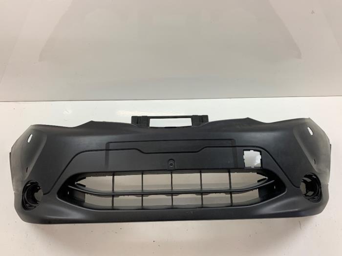 Front bumper from a Nissan Qashqai (J11) 1.5 dCi DPF 2013