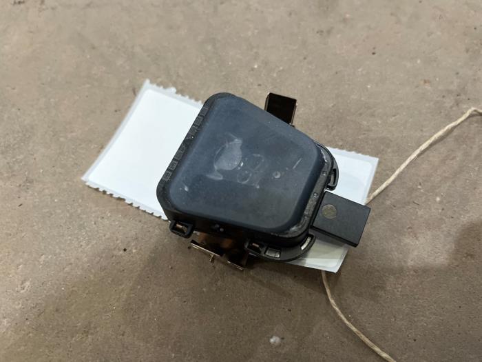 Begagnade Regnsensor Citroen C4 Berline (NC) 1.6 Hdi 90 Pris € 10,00 Marginaltabell erbjuds av F. van den Mosselaar autodemontage