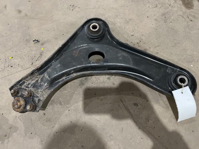 Front wishbone, right from a Peugeot 1007 (KM) 1.6 GTI,Gentry 16V 2006