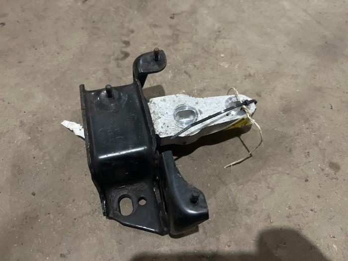 Usagé Support moteur Ford Fiesta 6 (JA8) 1.25 16V Prix € 10,00 Règlement à la marge proposé par F. van den Mosselaar autodemontage