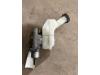 Master cylinder from a Nissan Note (E11) 1.6 16V 2010