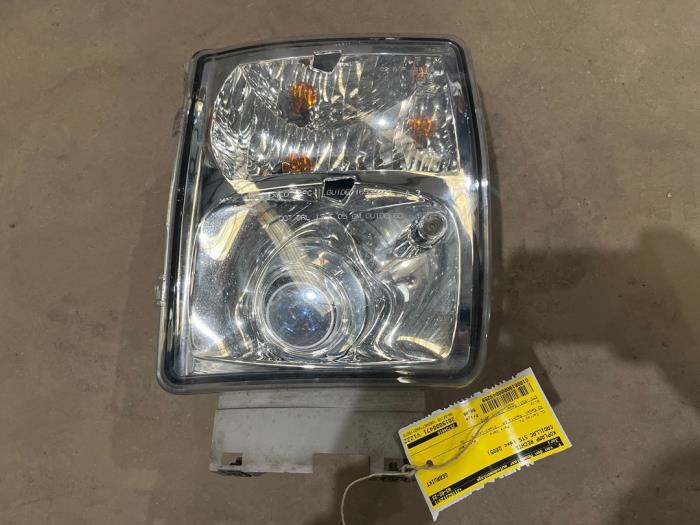 Używane Reflektor prawy Cadillac STS (K63) 3.6 V6 24V VVT Li Cena € 50,00 Procedura marży oferowane przez F. van den Mosselaar autodemontage