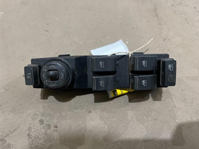 Usados Interruptor combinado de ventanillas Cadillac STS (K63) 3.6 V6 24V VVT Li Precio € 35,00 Norma de margen ofrecido por F. van den Mosselaar autodemontage
