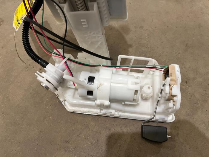 Electric fuel pump from a Toyota Corolla Touring Sport (E21/EH1) 1.8 16V Hybrid 2021