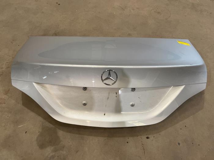 Begagnade Baklucka Mercedes CLA (117.3) 1.6 CLA-200 16V Pris € 200,00 Marginaltabell erbjuds av F. van den Mosselaar autodemontage