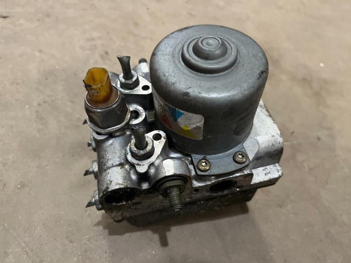 Używane Pompa ABS Cadillac STS (K63) 3.6 V6 24V VVT Li Cena € 75,00 Procedura marży oferowane przez F. van den Mosselaar autodemontage