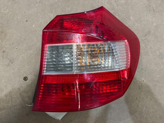 Taillight, right from a BMW 1 serie (E87/87N) 120d 16V 2006