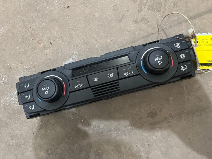Heater control panel from a BMW 1 serie (E87/87N) 120d 16V 2006