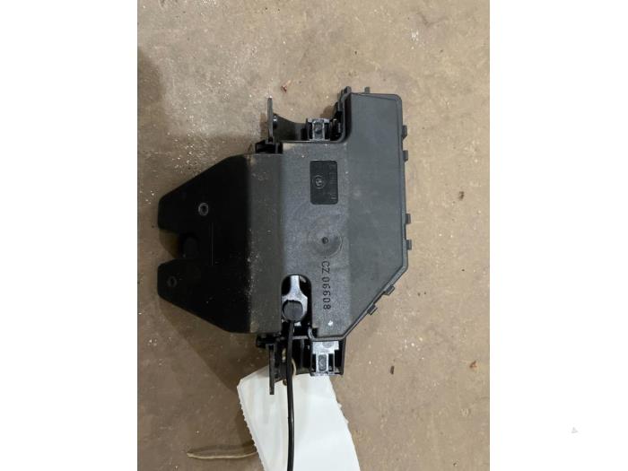 Tailgate lock mechanism from a BMW 1 serie (E87/87N) 120d 16V 2006