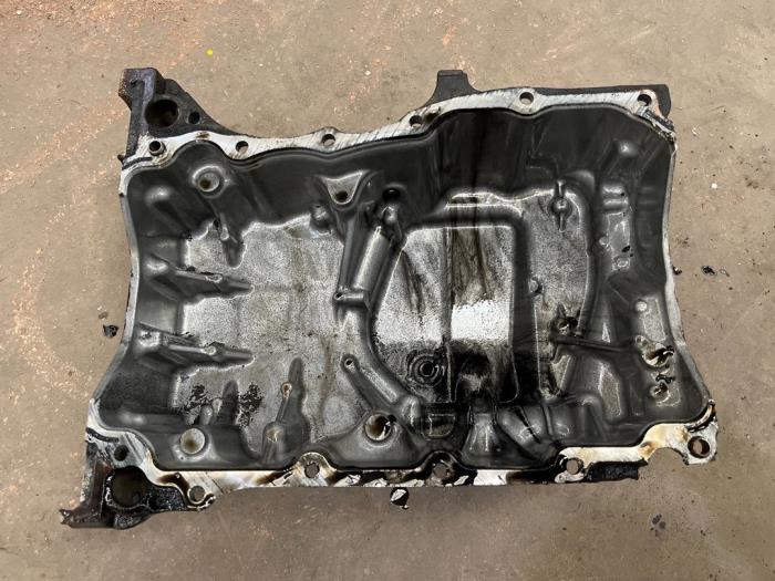 Sump from a Mercedes-Benz Vito (447.6) 1.6 111 CDI 16V 2018