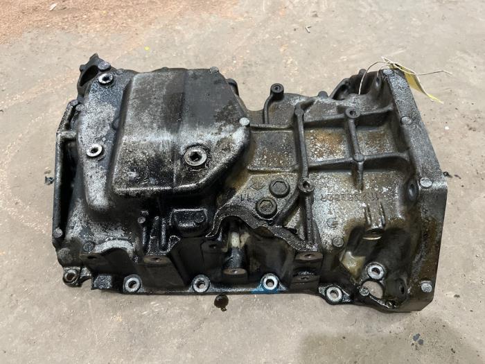Sump from a Mercedes-Benz Vito (447.6) 1.6 111 CDI 16V 2018