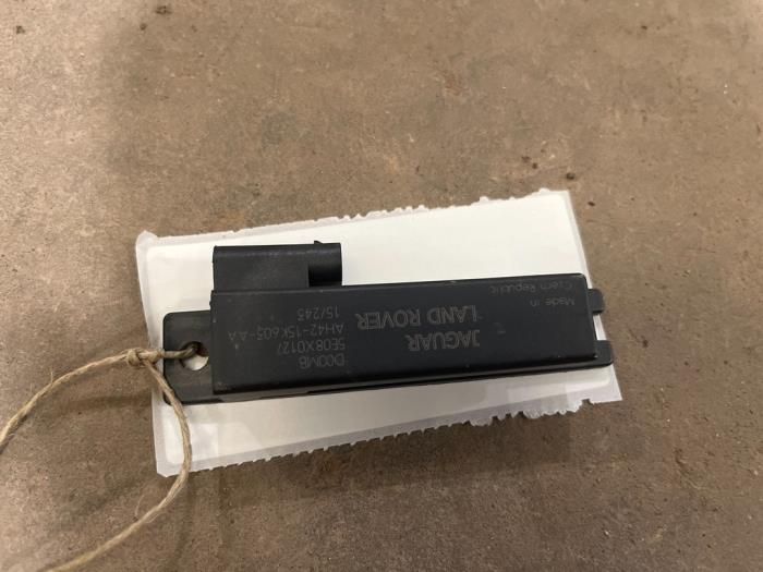 Używane Keyless Entry-Antena Jaguar XE 2.0 D E-Performance 16V Cena € 9,99 Procedura marży oferowane przez F. van den Mosselaar autodemontage