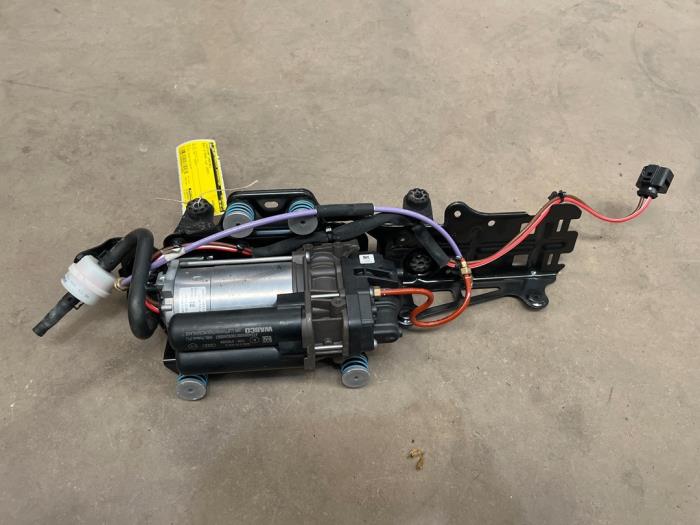 Begagnade Luftpump (fjädring) Audi e-tron (GEN) 50 quattro Pris € 300,00 Marginaltabell erbjuds av F. van den Mosselaar autodemontage