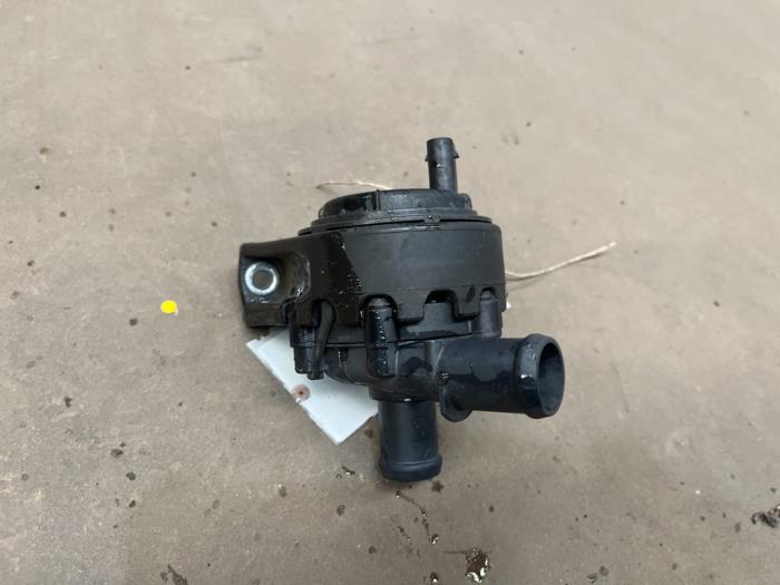 Begagnade Vattenpump Audi e-tron (GEN) 50 quattro Pris € 30,00 Marginaltabell erbjuds av F. van den Mosselaar autodemontage