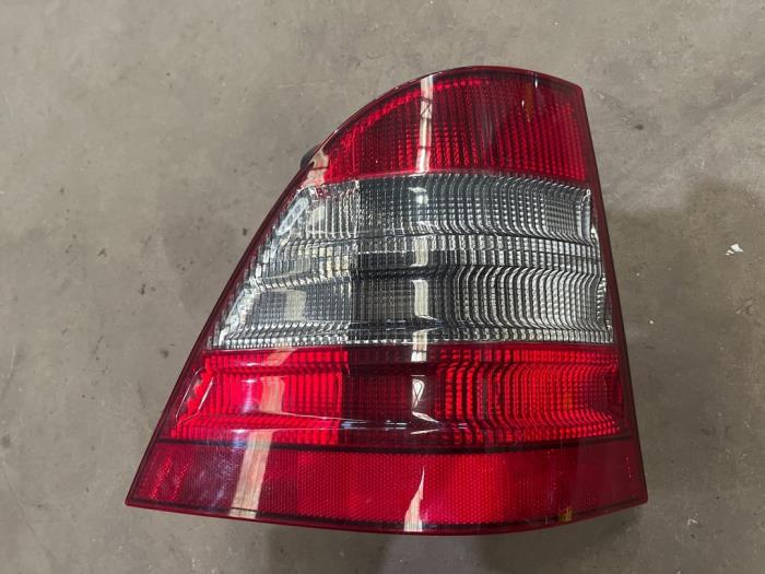 Feu arrière appropriées pour Mercedes ML W163 ML 270 CDI 2.7 163 CV Diesel 120 KW 1999 - 2005 OM 612.963 ▷ AUTODOC
