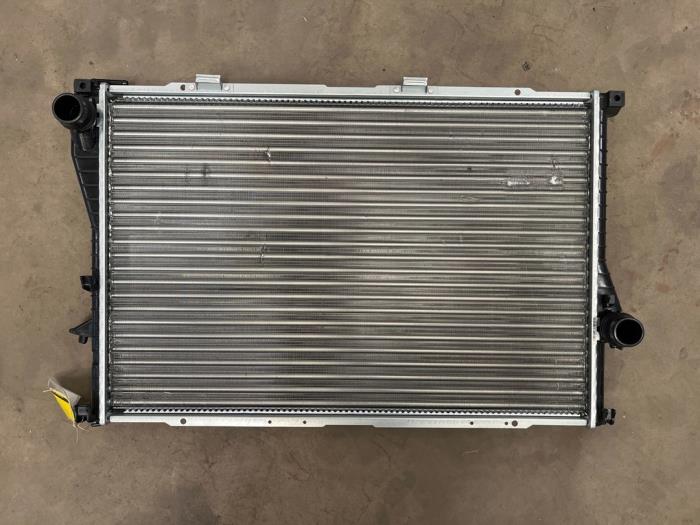 Usagé Radiateur BMW 7 serie (E38) 740i/iL 4.4 V8 32V Prix € 75,00 Règlement à la marge proposé par F. van den Mosselaar autodemontage