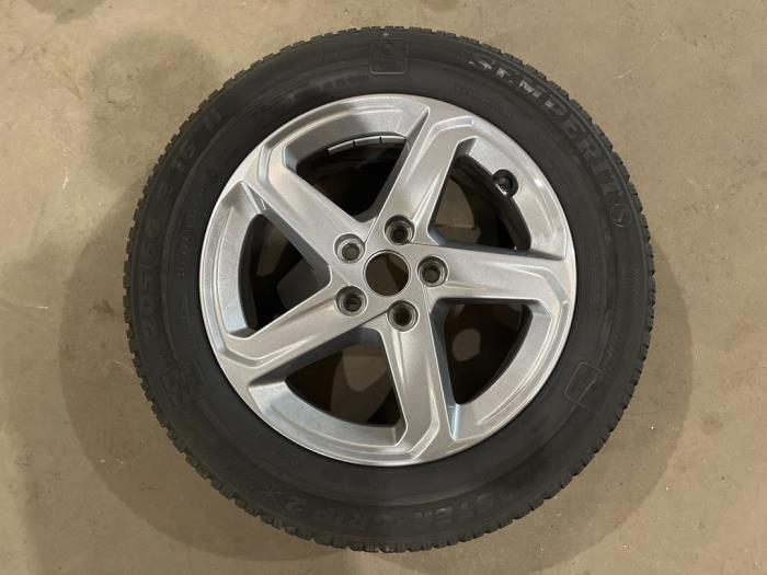 Kit jantes + pneus d'hivers d'un Ford Focus 4 1.5 EcoBoost 12V 150 2019