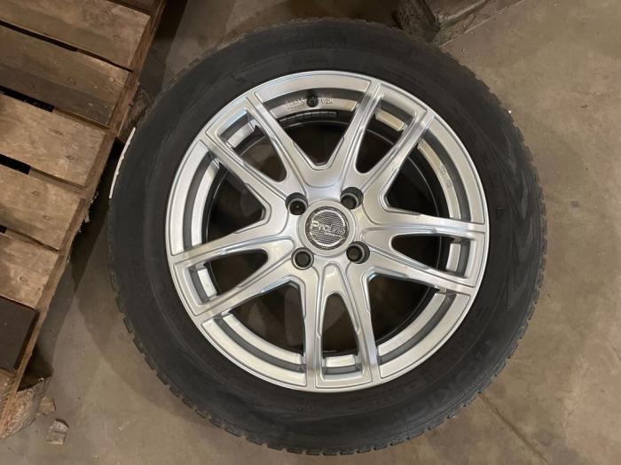 Set of wheels + winter tyres from a Peugeot 2008 (CU) 1.6 Blue HDi 100 2016