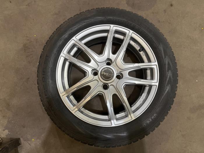 Set of wheels + winter tyres from a Peugeot 2008 (CU) 1.6 Blue HDi 100 2016