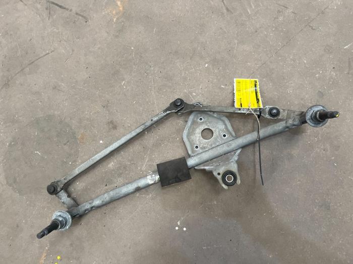 Wiper mechanism from a Renault Trafic New (FL) 2.0 16V 2008