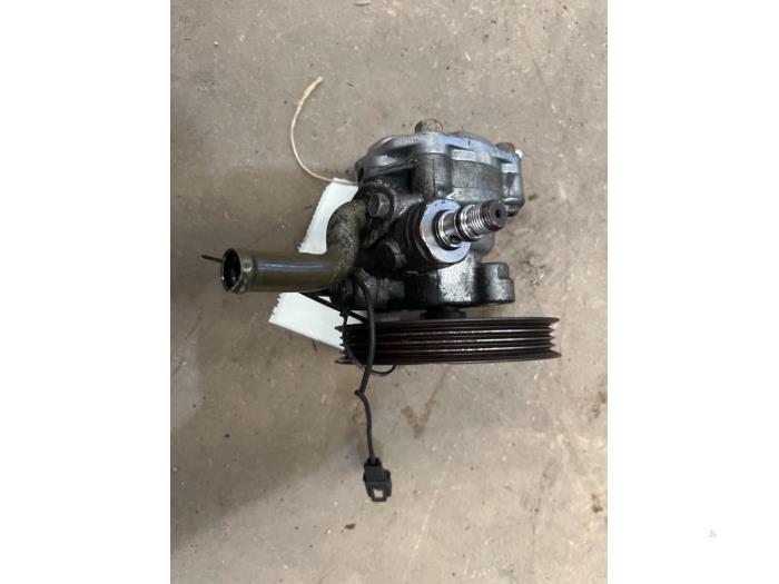 Usagé Pompe de direction Suzuki Swift (SF310/413) 1.0 Prix € 15,00 Règlement à la marge proposé par F. van den Mosselaar autodemontage