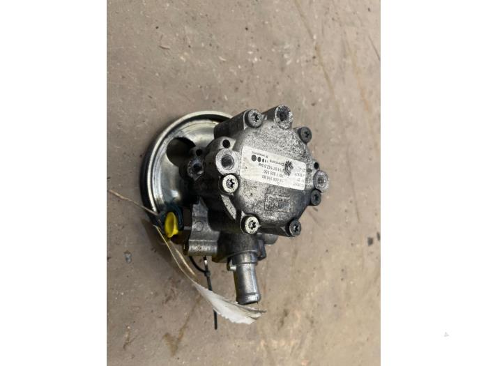 Power steering pump from a Peugeot Expert (G9) 1.6 HDi 90 2007