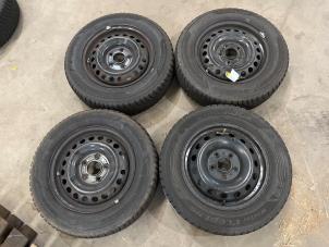 Used Set of wheels + winter tyres Hyundai i30 (PDEB5/PDEBB/PDEBD/PDEBE) 1.4 MPI 16V Price € 125,00 Margin scheme offered by F. van den Mosselaar autodemontage