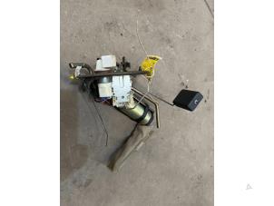 Usagé Pompe à carburant Mazda 323 (BA12) 1.5i 16V Prix € 15,00 Règlement à la marge proposé par F. van den Mosselaar autodemontage