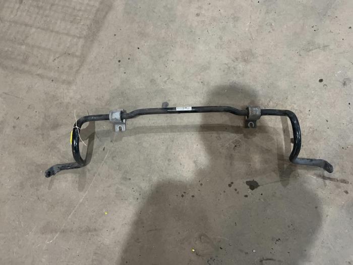 Front anti-roll bar from a Renault Captur (2R) 0.9 Energy TCE 12V 2017