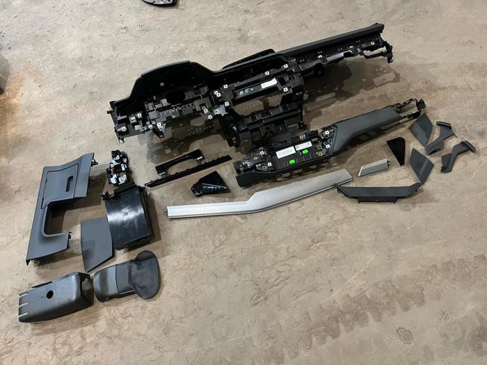 Używane Panel Audi e-tron (GEN) 50 quattro Cena € 500,00 Procedura marży oferowane przez F. van den Mosselaar autodemontage