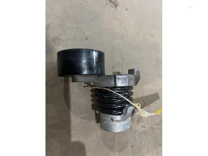 Usados Rodillo tensor correa múltiple Renault Captur I (2R) 0.9 Energy TCE 12V Precio € 15,00 Norma de margen ofrecido por F. van den Mosselaar autodemontage