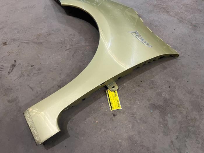 Front wing, left from a Citroën C4 Grand Picasso (UA) 2.0 16V Autom. 2008