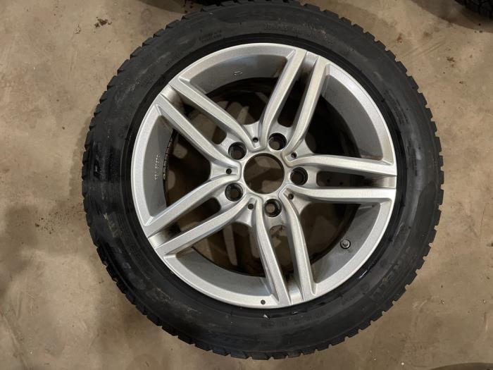 Kit jantes + pneus d'hivers d'un BMW 1 serie (F20) 118i 1.5 TwinPower 12V 2018