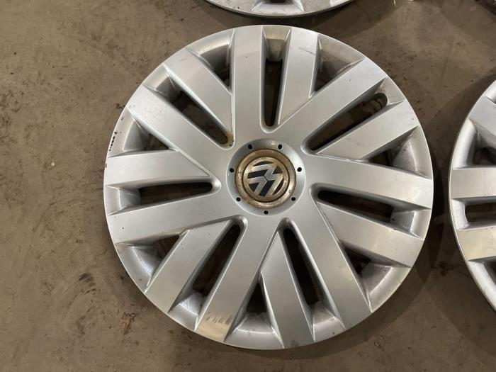 Wheel cover set from a Volkswagen Golf VI (5K1) 1.4 TSI 160 16V 2010