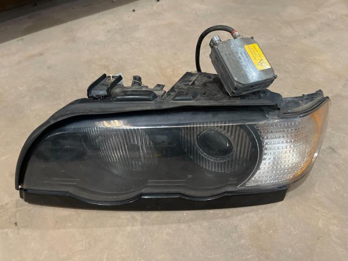 Usados Faro izquierda BMW X5 (E53) 3.0d 24V Precio € 100,00 Norma de margen ofrecido por F. van den Mosselaar autodemontage
