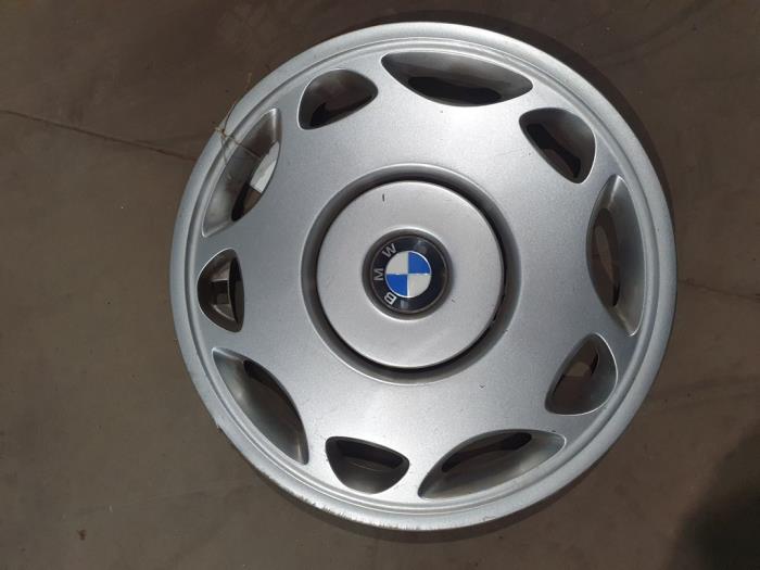 Używane Kolpak BMW 3 serie (E36/4) Cena € 10,00 Procedura marży oferowane przez F. van den Mosselaar autodemontage
