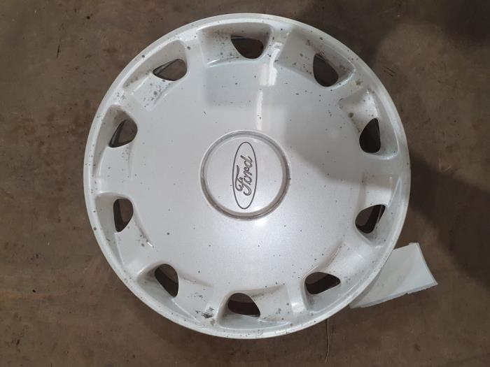 Używane Kolpak Ford Fiesta 3 1.0 (S6) Cena € 10,00 Procedura marży oferowane przez F. van den Mosselaar autodemontage
