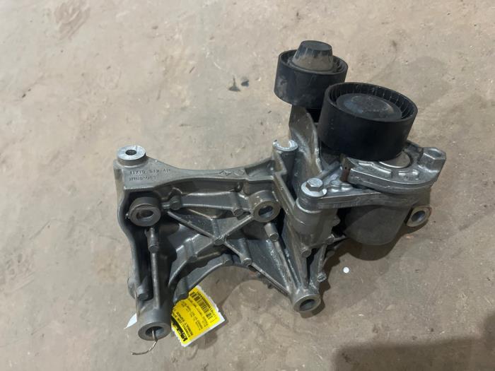 Usagé Support dynamo haut Renault Espace (RFCJ) 1.6 Energy dCi 160 Prix € 35,00 Règlement à la marge proposé par F. van den Mosselaar autodemontage