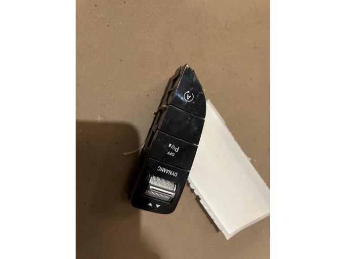 PDC Schalter van een Mercedes-Benz C (W205) C-180 1.6 16V 2016
