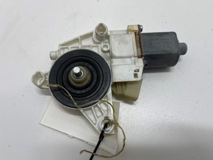 Usados Motor de ventanilla de puerta Mercedes ML II (164/4JG) 3.0 ML-280 CDI 4-Matic V6 24V Precio € 15,00 Norma de margen ofrecido por F. van den Mosselaar autodemontage