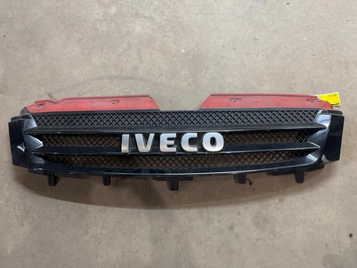 Używane Grill Iveco New Daily IV 65C18 Cena € 75,00 Procedura marży oferowane przez F. van den Mosselaar autodemontage