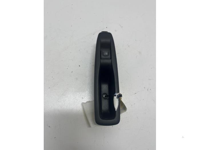 Usados Interruptor de ventanilla eléctrica Renault Clio IV (5R) 1.2 16V Precio € 10,00 Norma de margen ofrecido por F. van den Mosselaar autodemontage