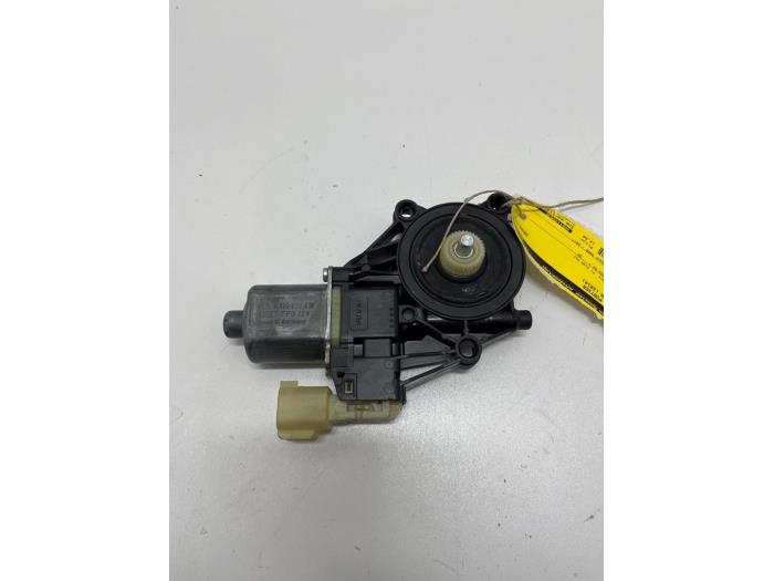 Usados Motor de ventanilla de puerta Ford Fiesta 6 (JA8) 1.0 EcoBoost 12V 125 Van Precio € 15,00 Norma de margen ofrecido por F. van den Mosselaar autodemontage