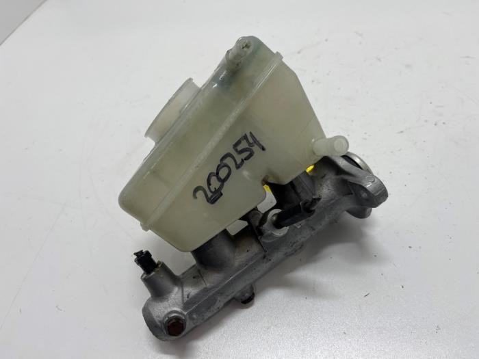 Master cylinder from a Lexus IS (E2) 200 2.0 24V 1999