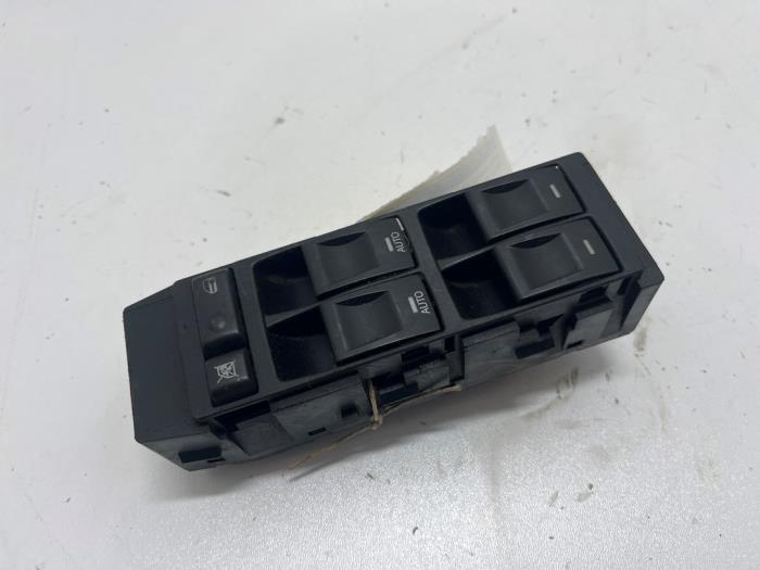 Usados Interruptor combinado de ventanillas Chrysler 300 C 3.0 CRD V6 24V Precio € 15,00 Norma de margen ofrecido por F. van den Mosselaar autodemontage
