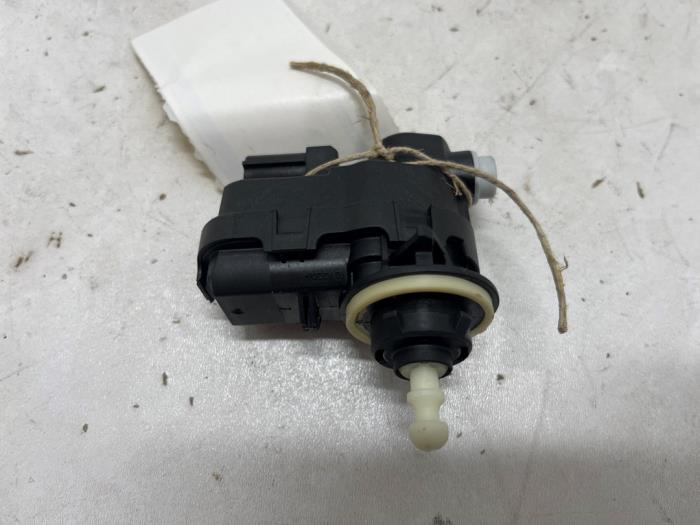 Gebrauchte Scheinwerfermotor Peugeot 5008 I (0A/0E) 1.6 THP 150 16V Preis € 15,00 Margenregelung angeboten von F. van den Mosselaar autodemontage
