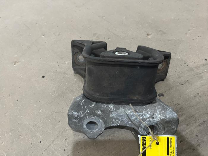 Used Engine mount Opel Combo (Corsa C) 1.7 DI 16V Price € 10,00 Margin scheme offered by F. van den Mosselaar autodemontage